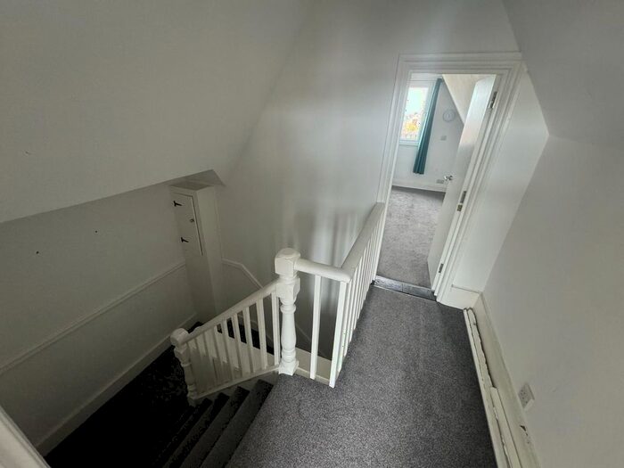 1 Bedroom Flat To Rent In Waverley Road, Southsea, PO5