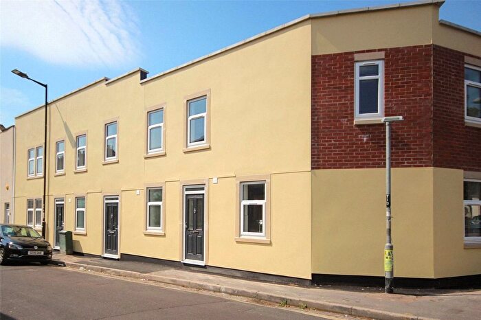2 Bedroom Flat For Sale In Victoria Parade, Bristol, BS5