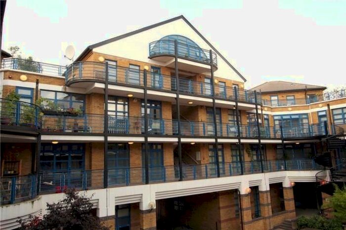 3 Bedroom Flat To Rent In Chilton Street, Shoreditch/Brick Lane, E2