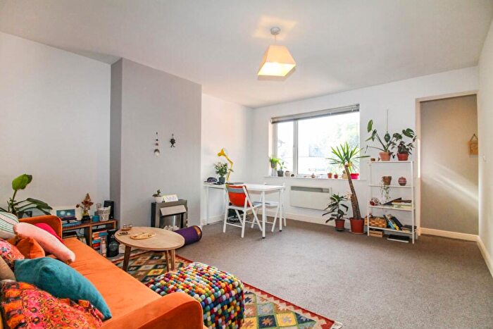 2 Bedroom Flat To Rent In Stonegate Road, Meanwood, Leeds, LS6