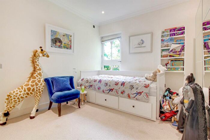 3 Bedroom Terraced House For Sale In North End Way, Hampstead, London, NW3