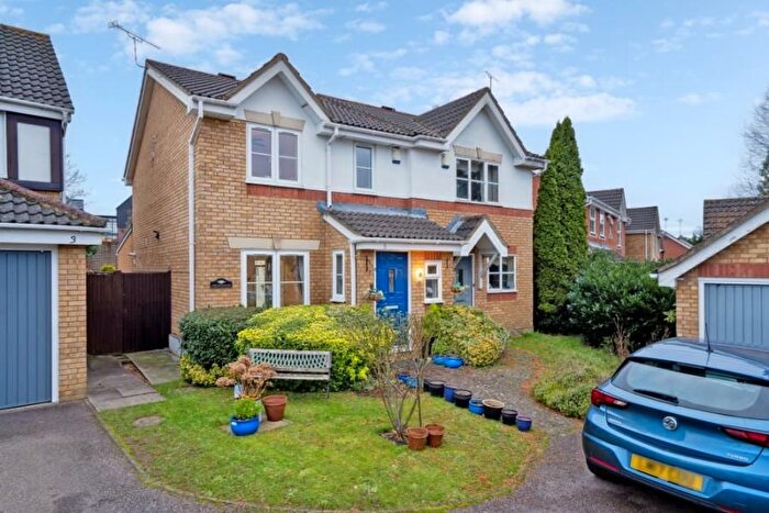 3 Bedroom Semi-Detached House To Rent In Highfield, Watford, WD19