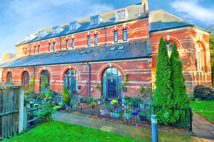 1 Bedroom Apartment For Sale In Godfrey Gardens, Chartham, CT4