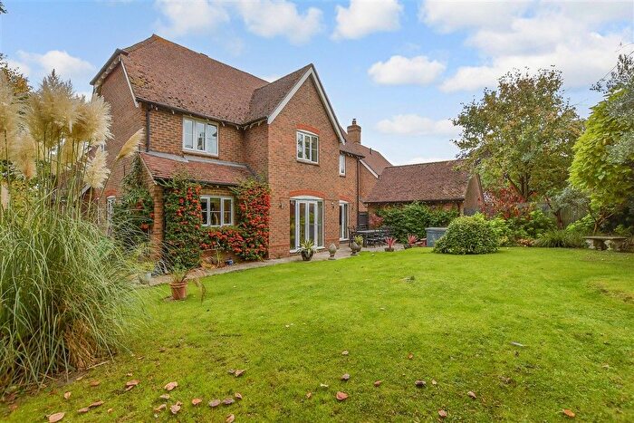 5 Bedroom Detached House For Sale In Busbridge Close, East Malling, West Malling, Kent, ME19