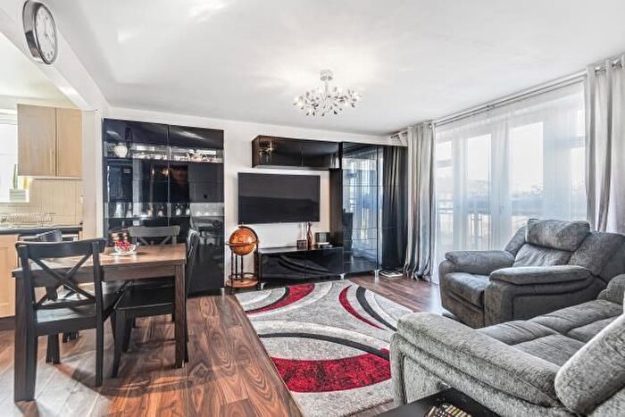 3 Bedroom Flat For Sale In Slough, Berkshire, SL1