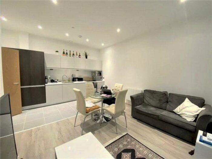 1 Bedroom Flat To Rent In Corporation Street, The Co-Operative, CV1