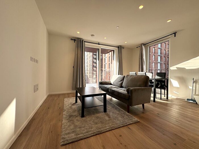 2 Bedroom Flat To Rent In Iris House, Hemlock Street, Heron Wharf, London, E14