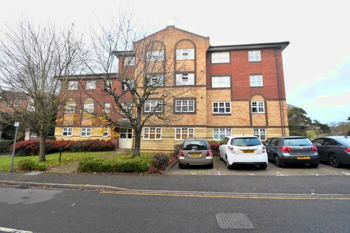 2 Bedroom Flat To Rent In Knights Field, Luton, LU2