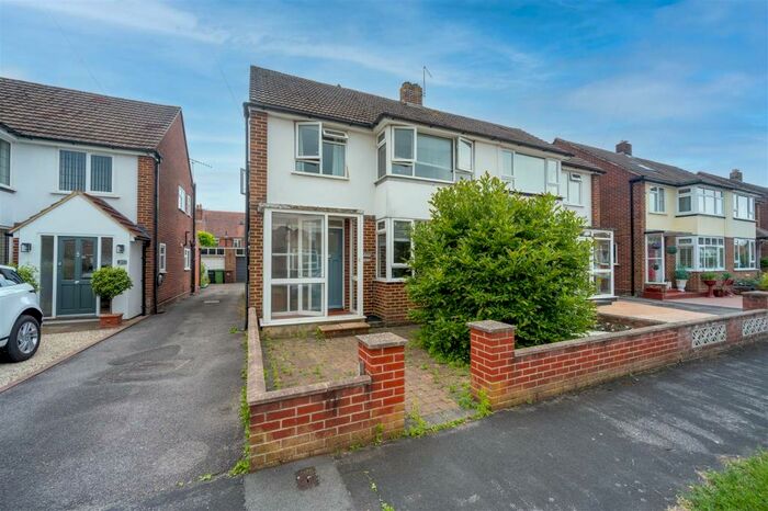 3 Bedroom House To Rent In Court Close, Portsmouth, PO6