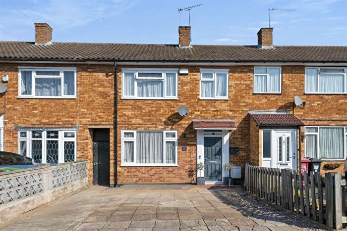 3 Bedroom Terraced House For Sale In Pemberton Road, Slough, SL2