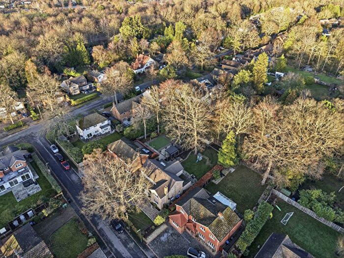 4 Bedroom Detached House For Sale In Birchdale Close, West Byfleet Surrey, KT14