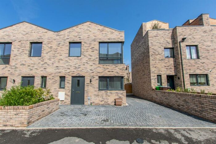 3 Bedroom Semi-Detached House To Rent In Waterside Way, Trent Basin, Nottingham, NG2