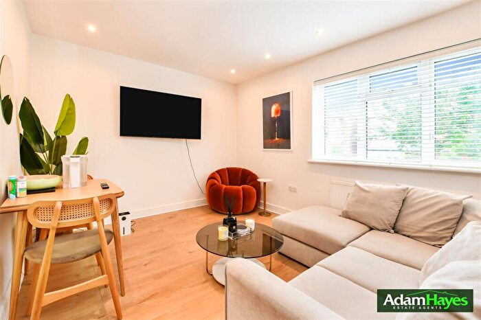 2 Bedroom Maisonette To Rent In Hertford Road, East Finchley, N2