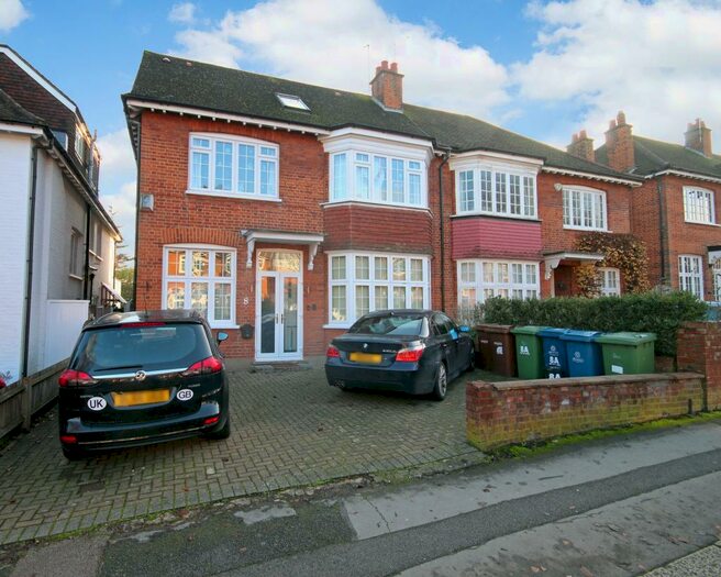Houses for sale & to rent in HA5 4SS, St Thomas Drive, Hatch End Pinner