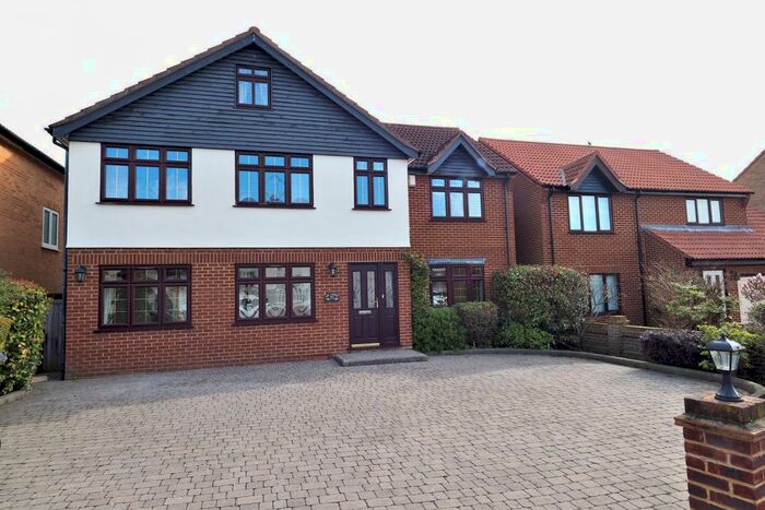 4 Bedroom Detached House To Rent In The Lindens, Loughton, IG10