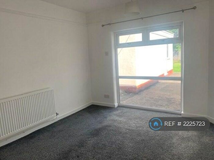 2 Bedroom Bungalow To Rent In Longfield Avenue, Chester, CH2