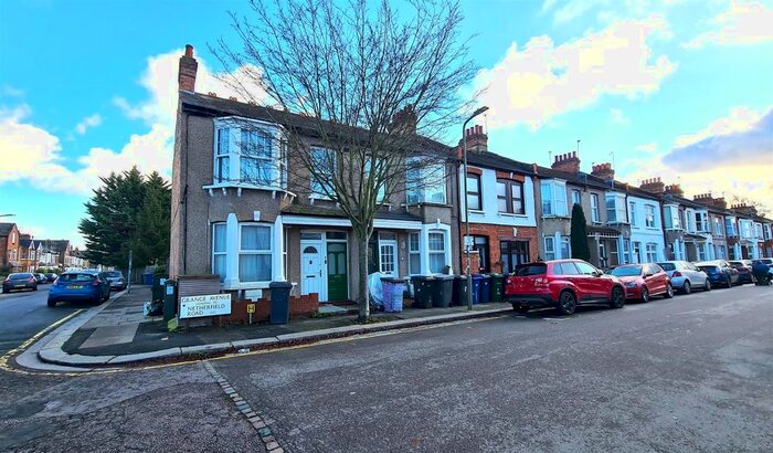 2 Bedroom Flat For Sale In Grange Avenue, North Finchley, N12