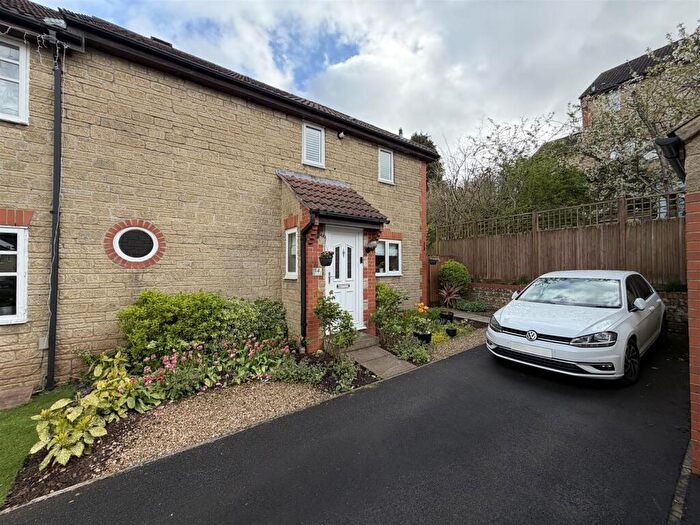 3 Bedroom Semi Detached House For Sale In Fern Close, Midsomer Norton, BA3