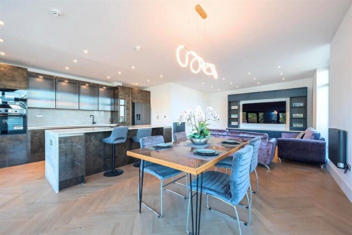 2 Bedroom Flat To Rent In Eluna Apartments, Wapping Lane, London, E1W