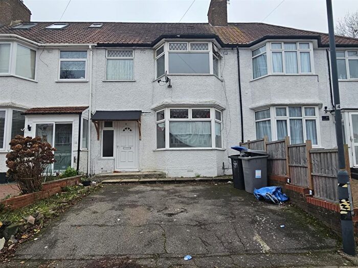 4 Bedroom Terraced House To Rent In Summit Close, London, NW9