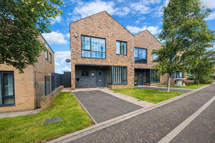 3 Bedroom Link Detached House For Sale In Broadleaf Walk, Birtley, DH3