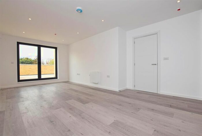 2 Bedroom Flat To Rent In High Street, Hampton Hill, Hampton, TW12