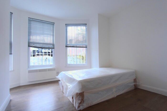 Studio To Rent In Clapton Common, London E5