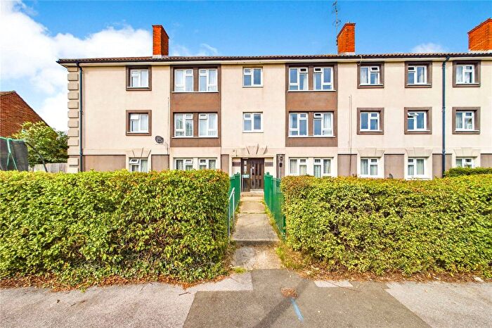2 Bedroom Flat To Rent In Dempsey Houses, The Meadway, Tilehurst, Reading, RG30