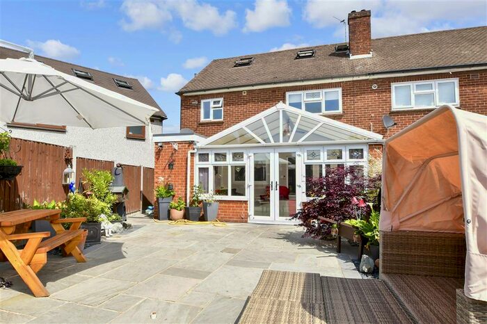 3 Bedroom Semi-Detached House For Sale In New Zealand Way, Rainham, Essex, RM13