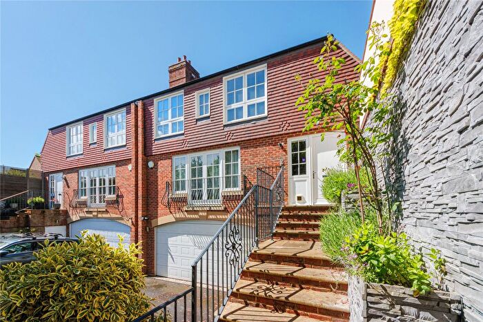 5 Bedroom Semi-Detached House For Sale In Wootton Close, Radlett, Hertfordshire, WD7