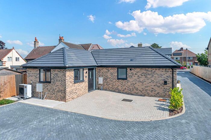 1 Bedroom Detached Bungalow For Sale In The Causeway, Bassingbourn, SG8