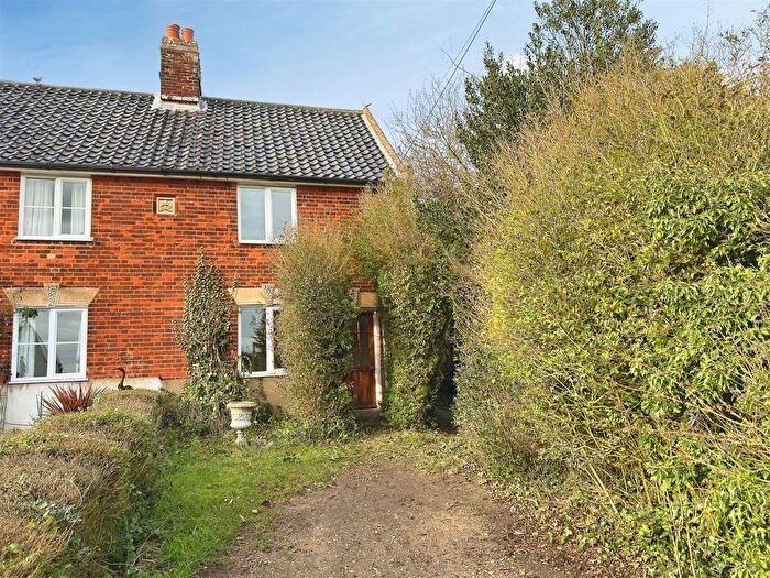 3 Bedroom Semi Detached House For Sale In Yarmouth Road, Broome, Bungay, Suffolk, NR35