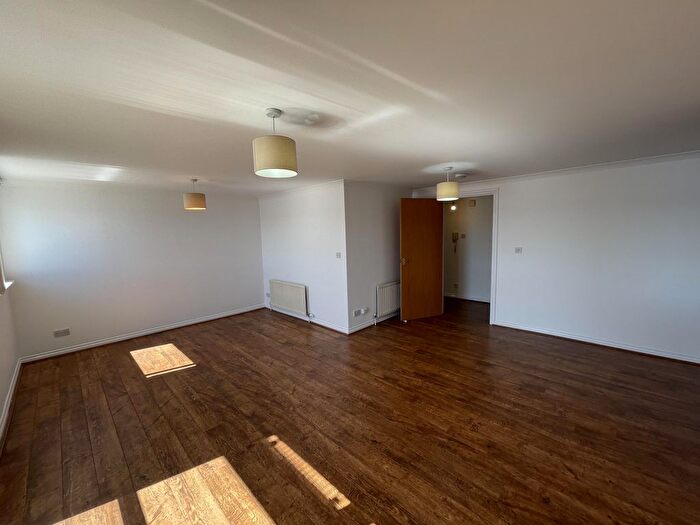 2 Bedroom Flat To Rent In Marine Parade, Dundee, DD1