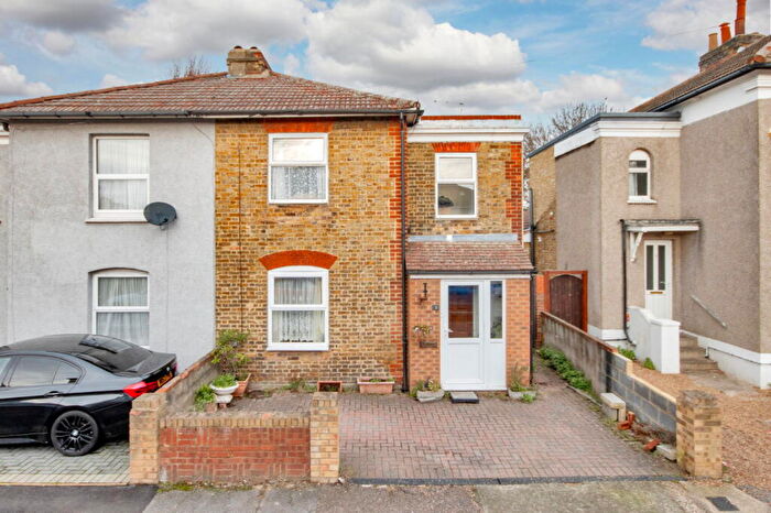 3 Bedroom Semi Detached House For Sale In Spencer Street, Gravesend, DA11