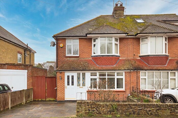 3 Bedroom Semi Detached House For Sale In Bradstow Way, Broadstairs, Kent, CT10