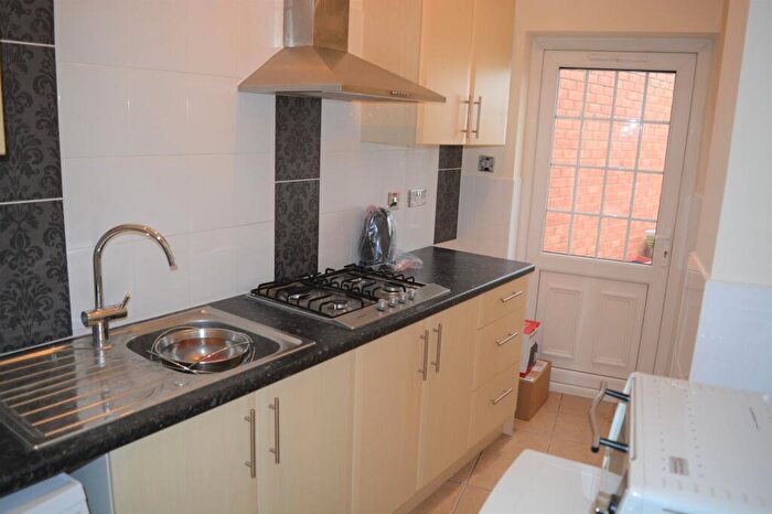 Flat To Rent In Deans Lane, Edgware, HA8