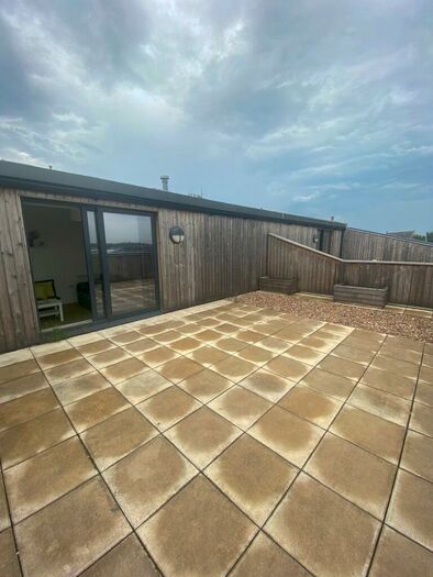 2 Bedroom Flat To Rent In Aire, Cross Green Lane, LS9