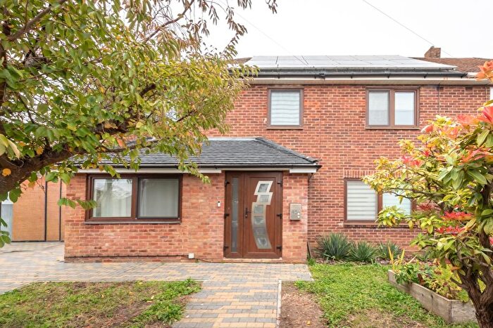 6 Bedroom Semi Detached House For Sale In Barry Road, Southampton, Hampshire, SO19