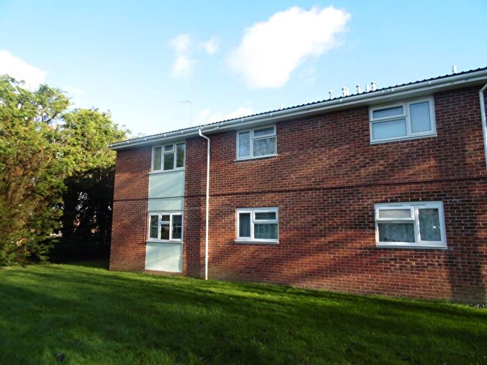 1 Bedroom Flat To Rent In Glamis Close, Basingstoke, RG23