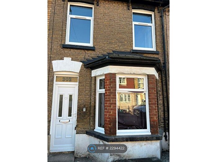 3 Bedroom Terraced House To Rent In Luton Road, Chatham, ME4