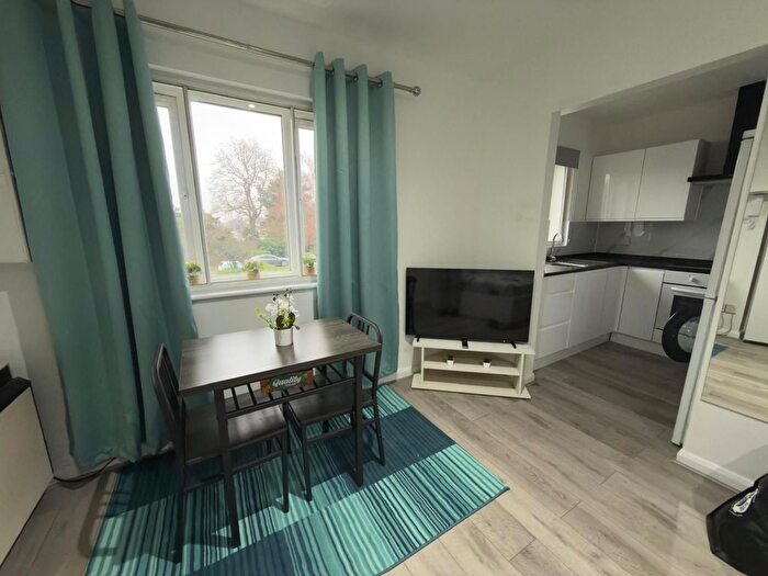 Studio To Rent In Brendon Close, Harlington, Hayes, UB3