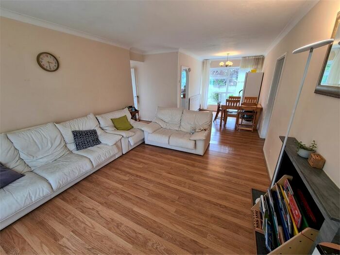 2 Bedroom Maisonette To Rent In Heath View, East Finchley, N2