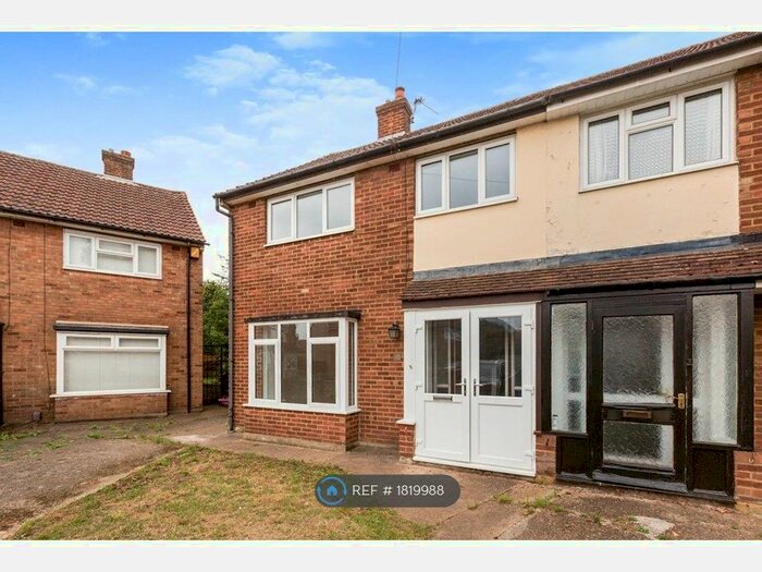 3 Bedroom Semi-Detached House To Rent In Lynden Way, Swanley, BR8