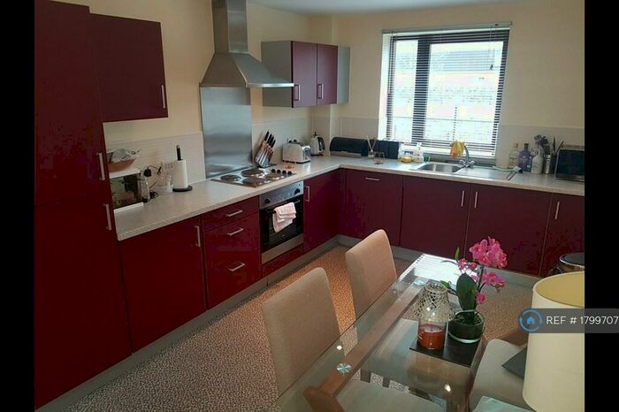 2 Bedroom Flat To Rent In Dock Lane, Shipley, BD17