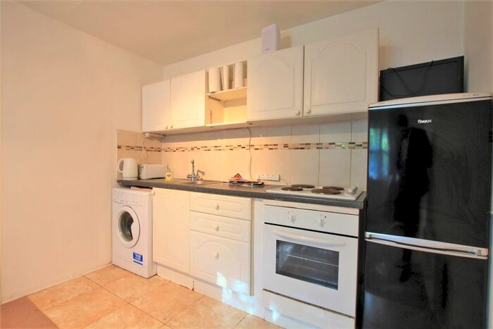 1 Bedroom Flat To Rent In Waterside, Uxbridge, UB8
