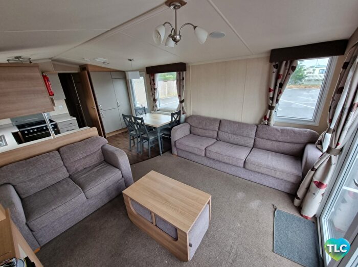3 Bedroom Mobile/park Home For Sale In Holms Farm Road, Dalrymple, Ayr, KA6