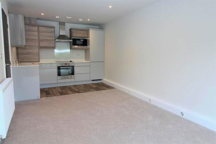1 Bedroom Flat To Rent In Woodland Court, Soothouse Spring, Childwick Green, St Albans, AL3