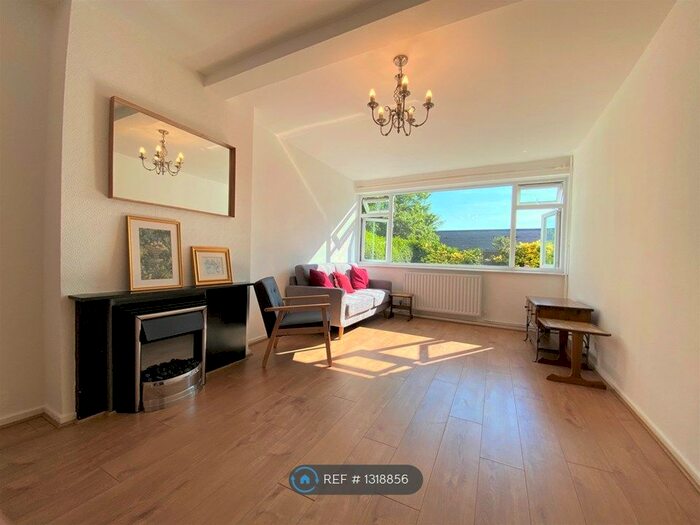 3 Bedroom Maisonette To Rent In Lewisham Road, London SE13