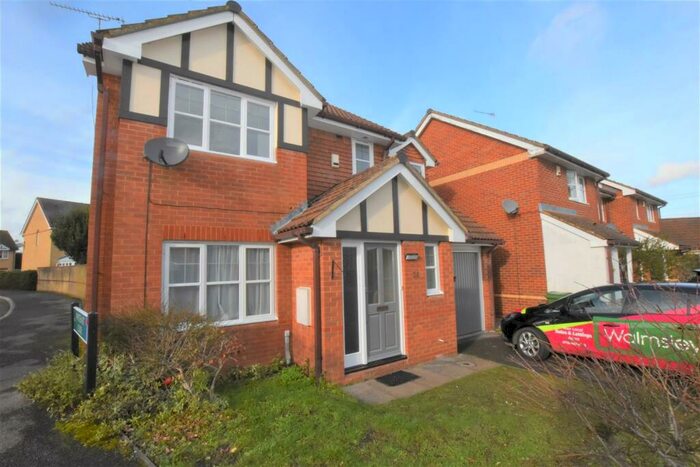 4 Bedroom Detached House To Rent In Woodfield Way, RG7