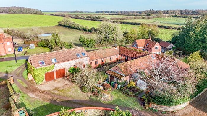 6 Bedroom Barn Conversion For Sale In Weasenham Road, Great Massingham, King's Lynn, Norfolk, PE32